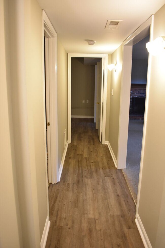 Building Photo - Great Split Foyer In Fredericksburg!