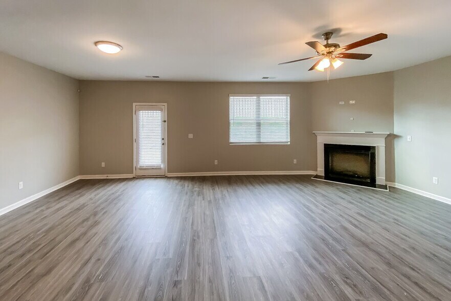 Building Photo - 378 Summer Hill Cir