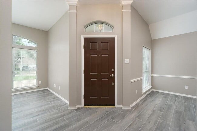Building Photo - 3622 Englewood Dr