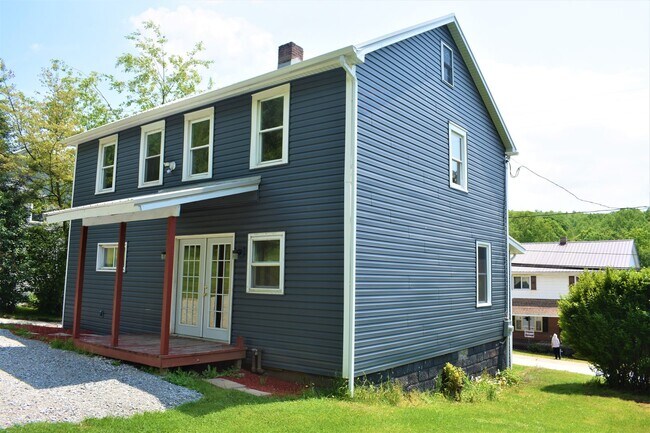 Building Photo - LEASE PENDING AS OF 05/06/2025: Lovely 3 b...