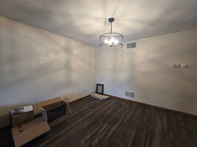 Building Photo - Beautiful 2 Bedroom Townhome - Only Steps ...
