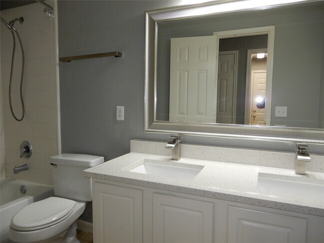 Building Photo - 1119 Nogales Bend Dr