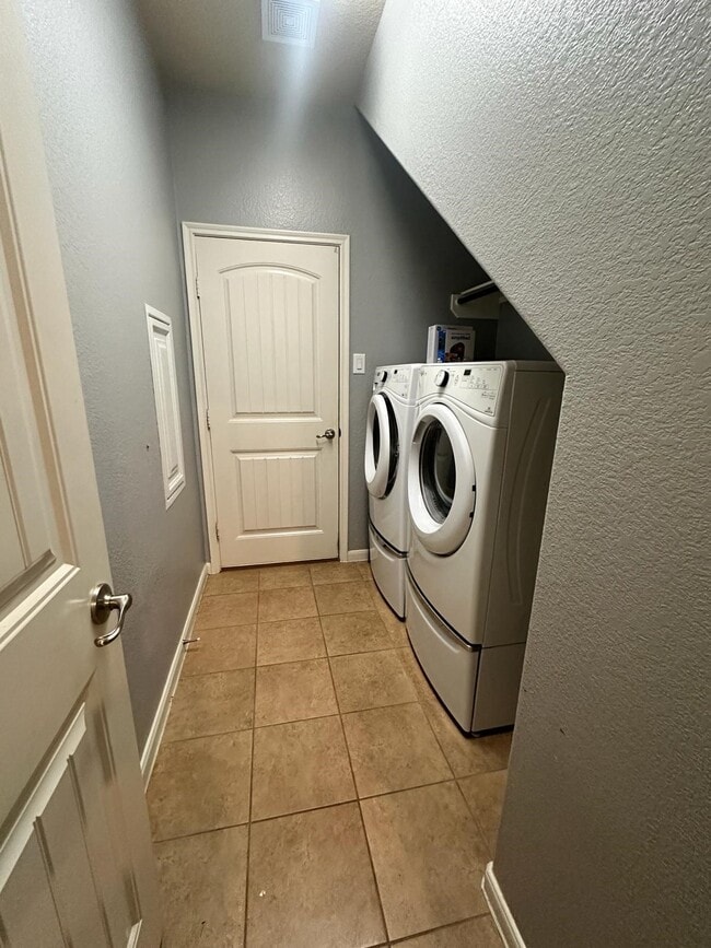 Building Photo - 24434 Sandusky Dr