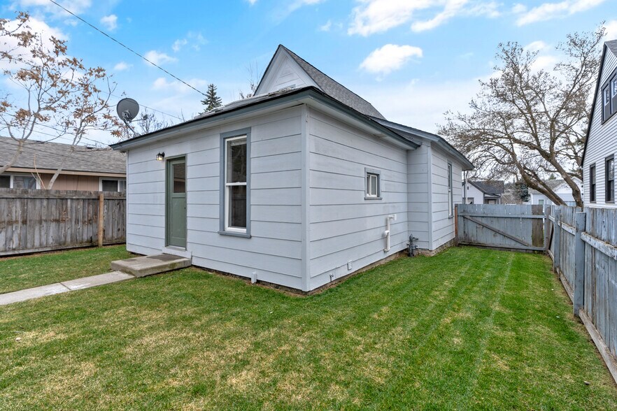 Building Photo - 2124 W College Ave