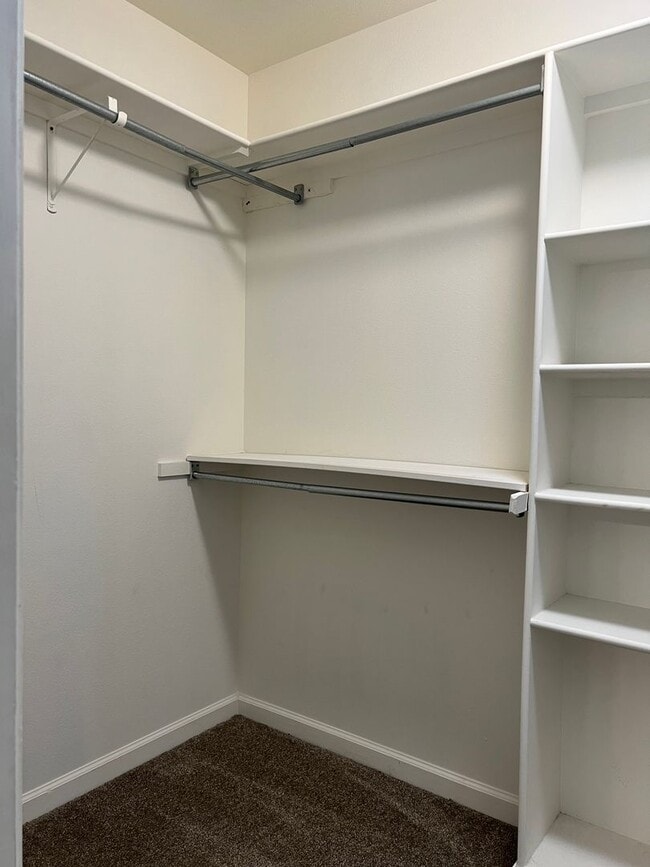 Building Photo - 319 Autumn Dr