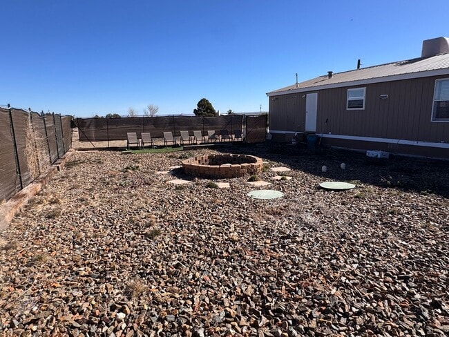 Building Photo - 3 Bedroom, 2 Bathroom Home in Moriarty, NM