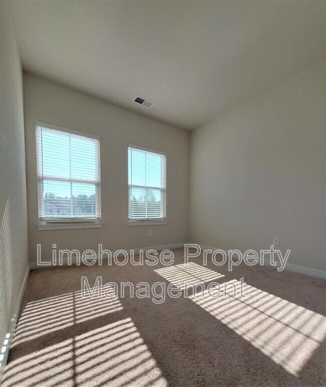 Building Photo - 946 Gabion Wy