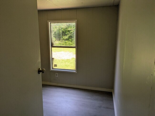 Building Photo - Springs Road Estates Unit#25