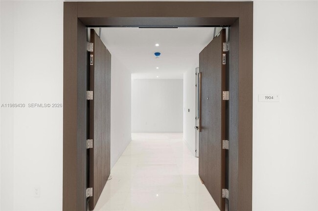 Building Photo - 300 Biscayne Blvd Way