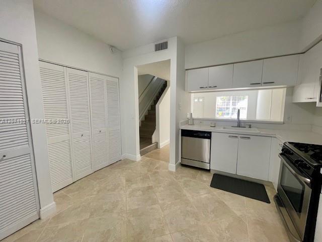 Building Photo - 7872 Sanibel Dr