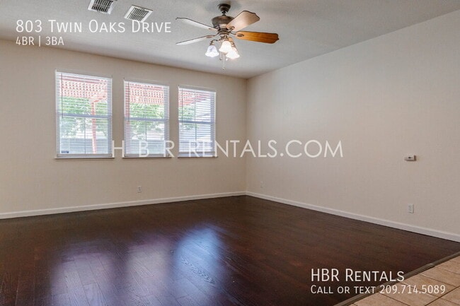 Building Photo - 803 Twin Oaks Dr