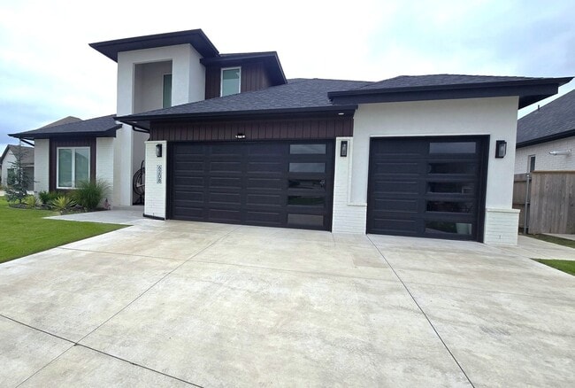 Building Photo - Stunning 4 Bedroom in Edmond
