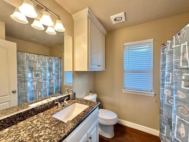 Building Photo - Stunning 3 Bed 2 Bath in Flint!