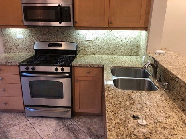 Building Photo - Beautiful Two-Story Townhouse With Garage!!