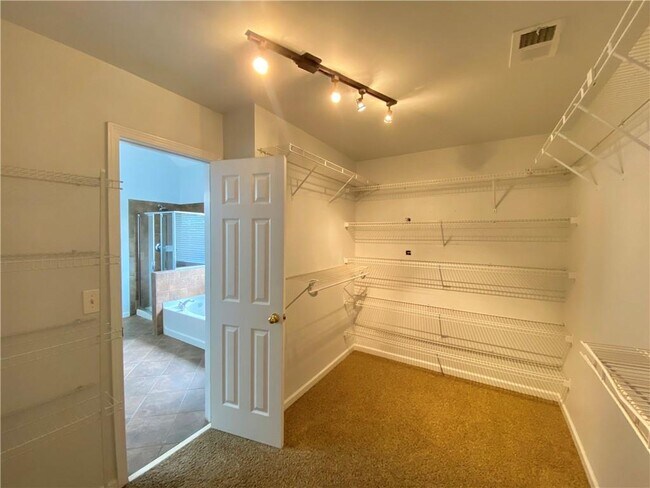 Building Photo - 6405 Knighted Ct