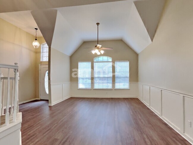 Building Photo - 30826 Trinket Dr