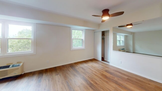Building Photo - 1801 Clydesdale Pl NW