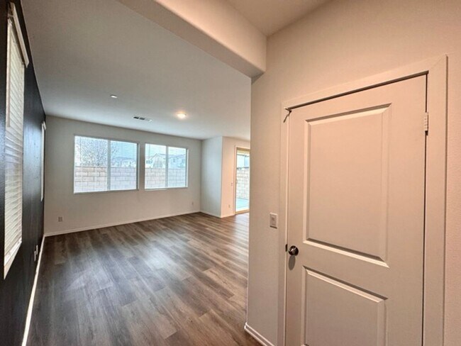 Building Photo - SOLAR INCLUDED! Stunning 3 Bedroom Home in...