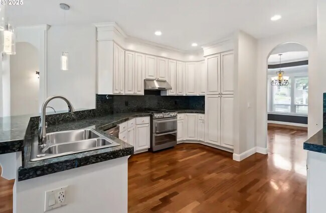 Building Photo - 1292 E Lucas St