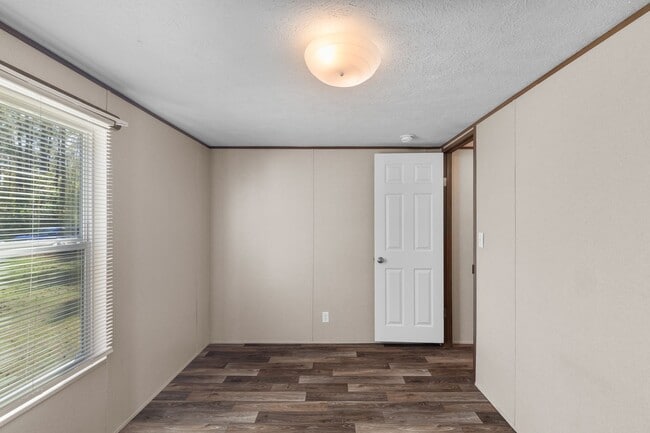 Building Photo - 2 Bedroom, 2 Bathroom Home