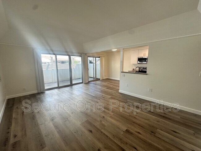 Building Photo - 2869 Instone Ct