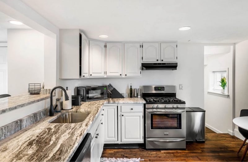 Building Photo - 48 School St