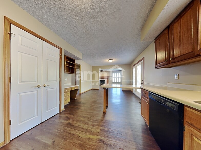 Building Photo - 110 Justin Pl