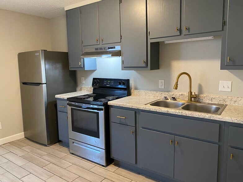 Building Photo - 21 Judson Cv