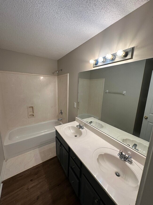 Building Photo - 5281 Jon Oak Dr