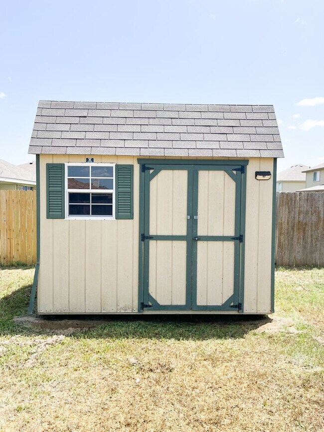 Building Photo - Available 7/16/2025 Beautiful 1 story, 4 b...