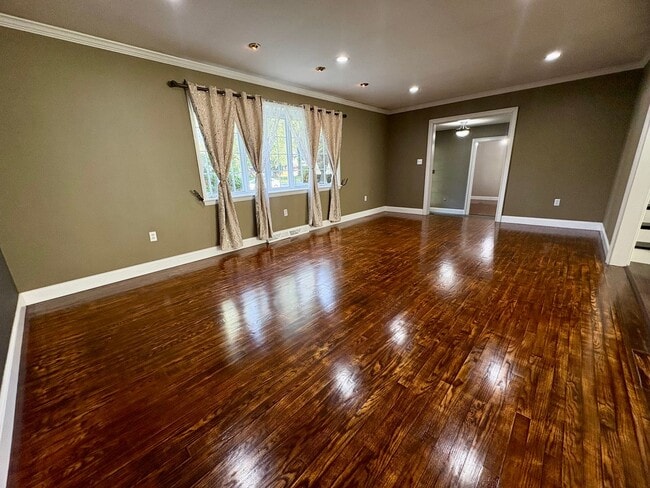 Building Photo - 4 Bedroom Single Family Home Available in ...