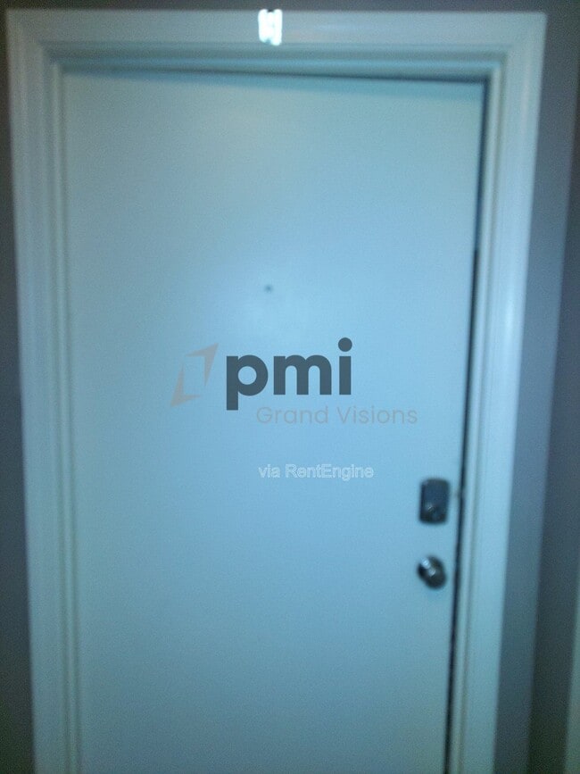 Building Photo - 24 W Buchanan Ave