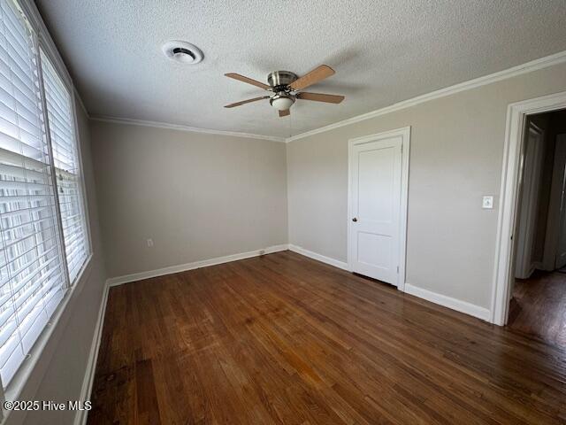 Building Photo - 2940 Oleander Dr