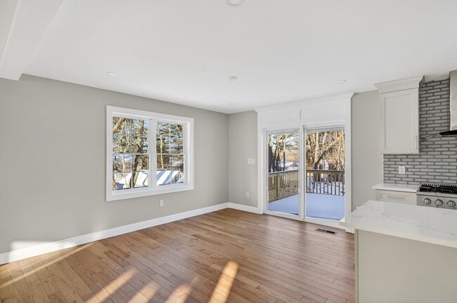 Building Photo - 3 Earle St