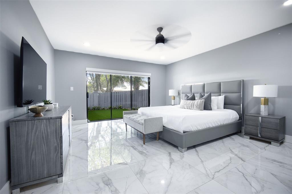 Building Photo - 1030 SW 14th Ter