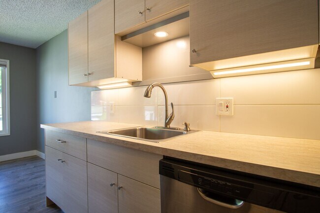 Building Photo - Spacious 2 Bedroom with Stylish Updates + A/C, W/D, D/W!