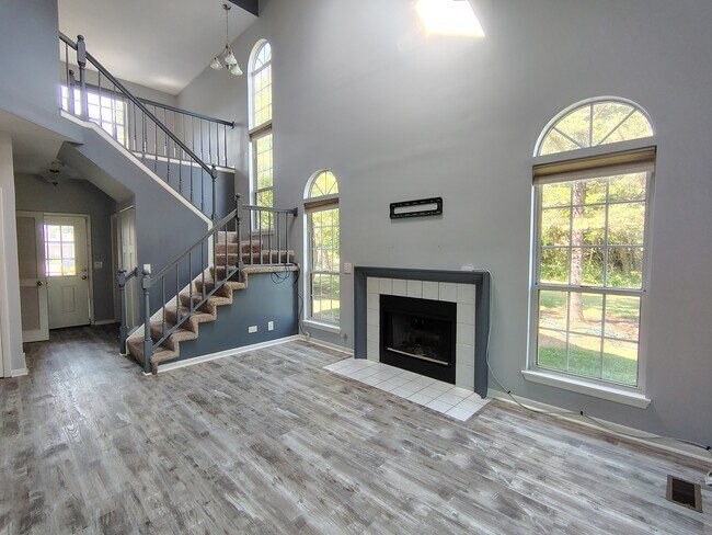 Building Photo - 667 Woodhaven Dr