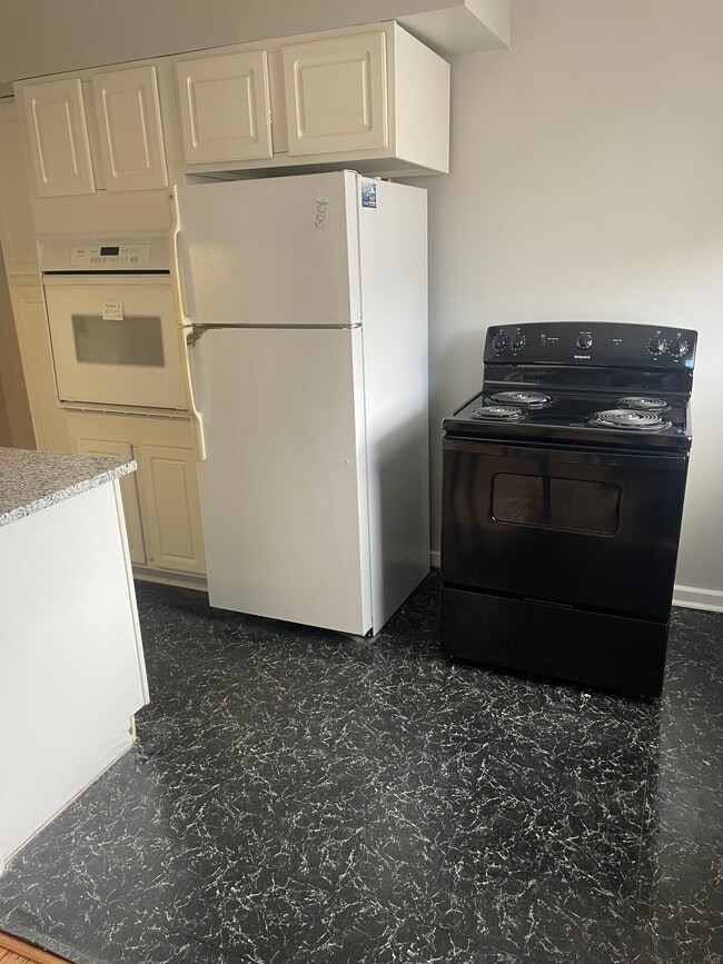 Building Photo - 1121 Cobbs St