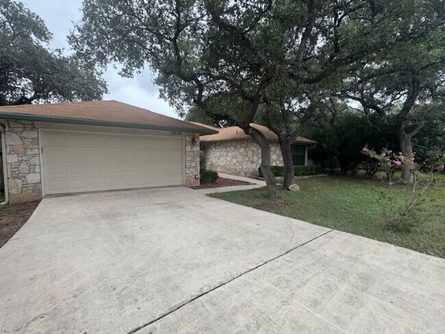 Building Photo - What a Gem! Spacious, Renovated 1-Story Ho...