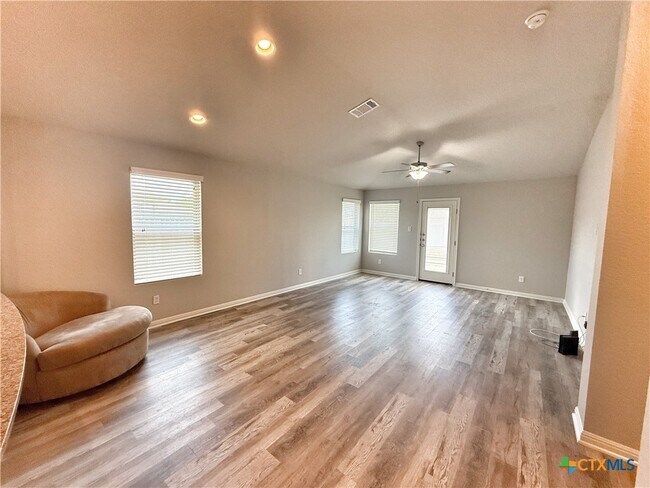 Building Photo - 8819 Straight Oaks