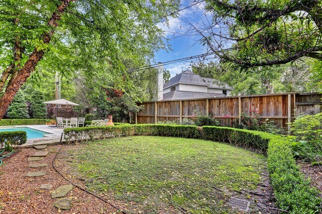 Building Photo - 11328 Surrey Oaks Ln