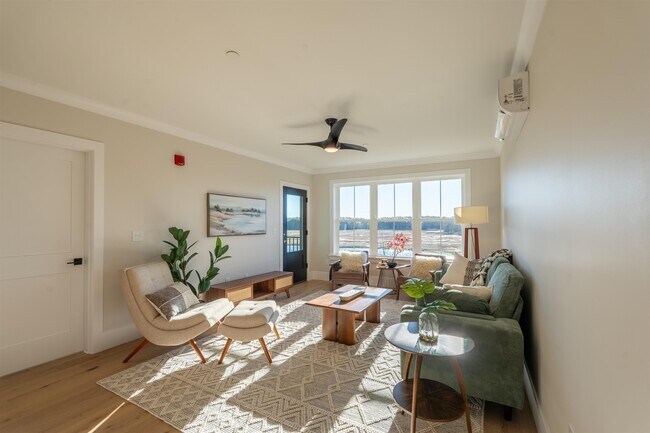 Building Photo - 815 Lafayette Rd