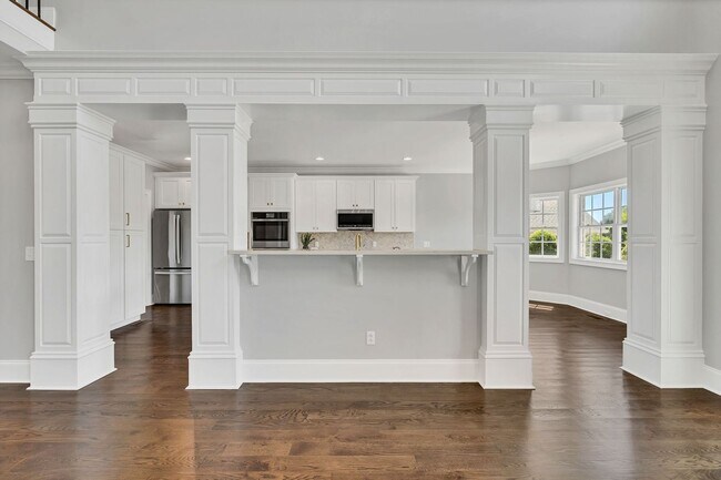Building Photo - Luxury 4BR Home with River Views & Entertainer’s Bonus Room