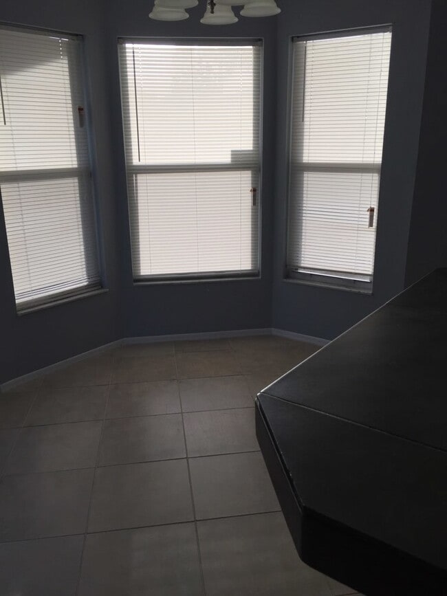 Building Photo - Lake Wales Rental!