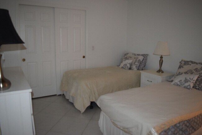 Building Photo - Fully furnished 3 bedroom 3 Bath POOL home in Sandpiper Bay
