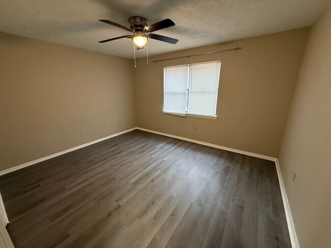 Building Photo - 1605/1607 Cedar Shoals Dr