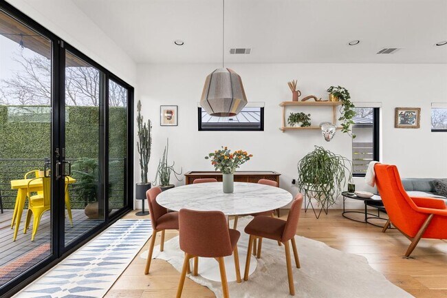 Building Photo - 1502 Waller St