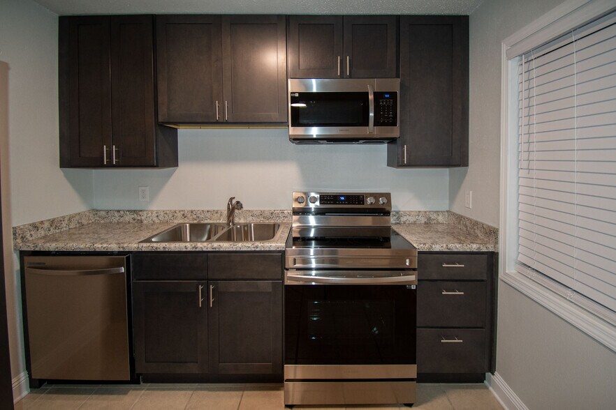Building Photo - 5094 J E L Drive