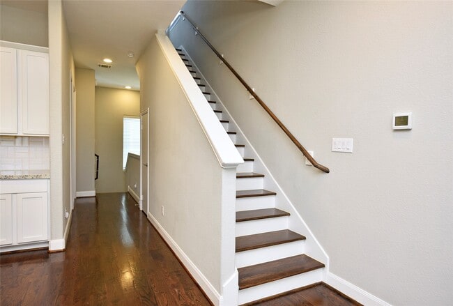 Building Photo - 5502 Camaguey St