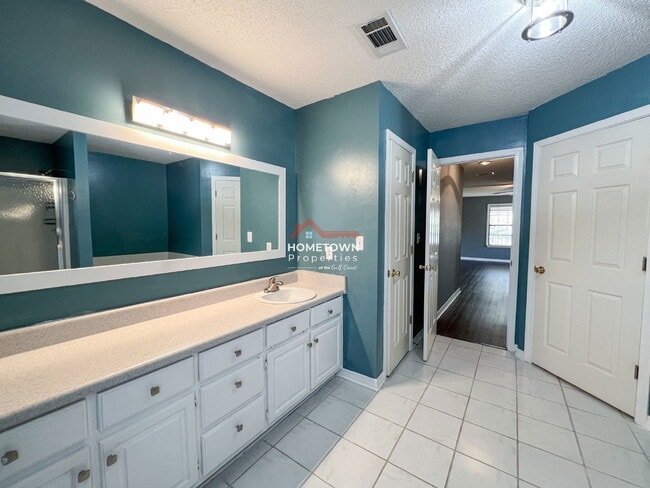 Building Photo - 9703 Quail Hollow Blvd
